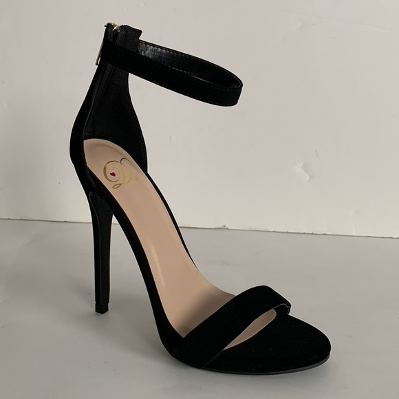 Heart in D Ankle Strap Sandals - Picture 2 of 13